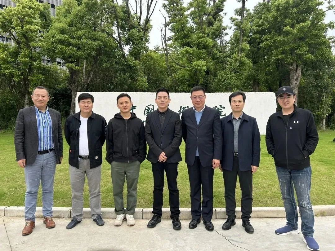合影.jpg